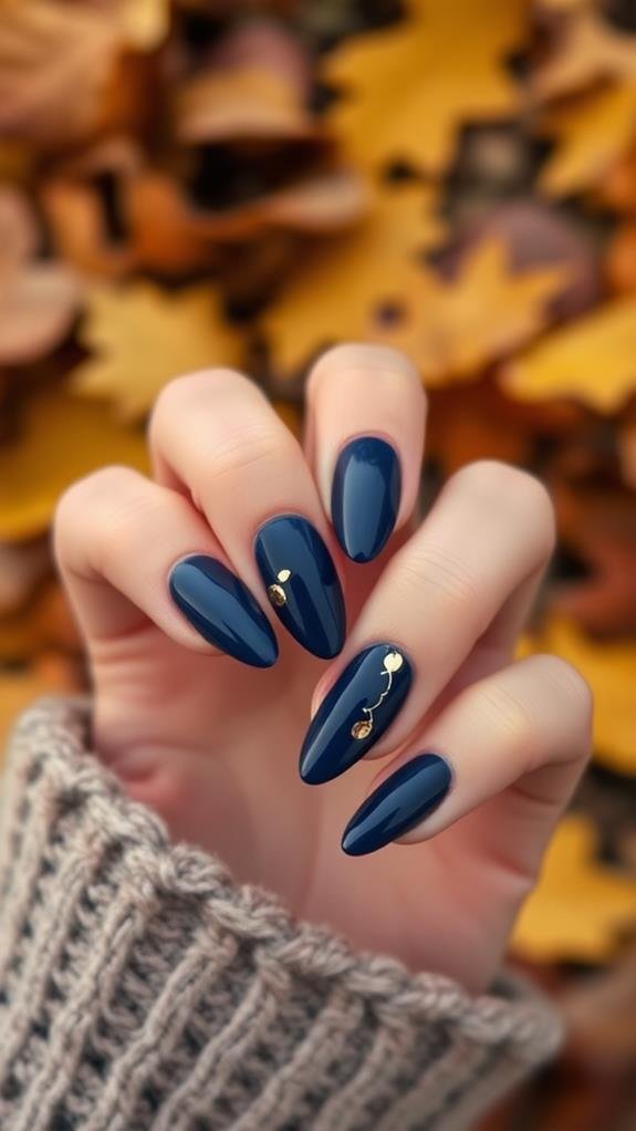 10_MustTry_Fall_Almond_Shaped_Nails_0007.jpg